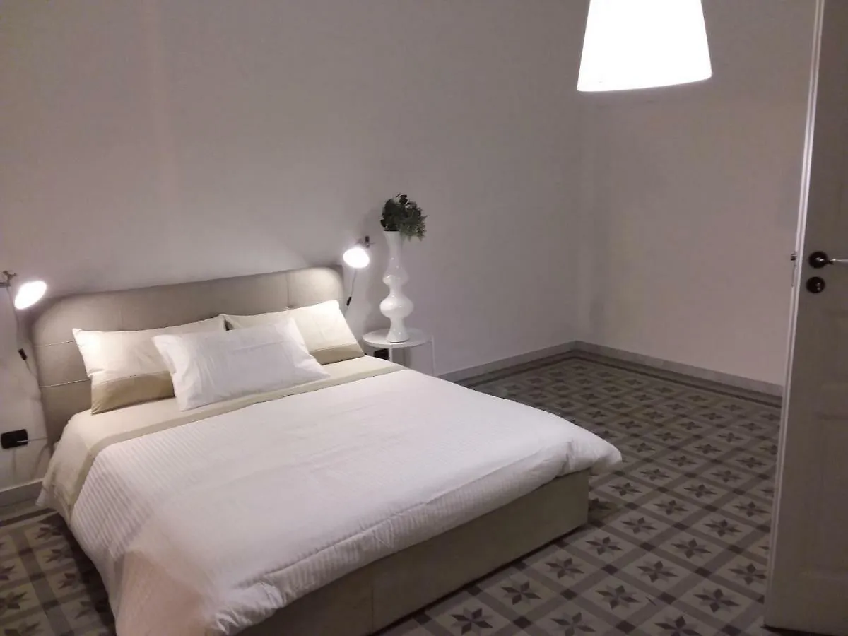 Maison Flores باري 0*,